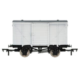 4F-011-190 OO Gauge Ventilated Van Woodgreen Animal Charity Plus Photo