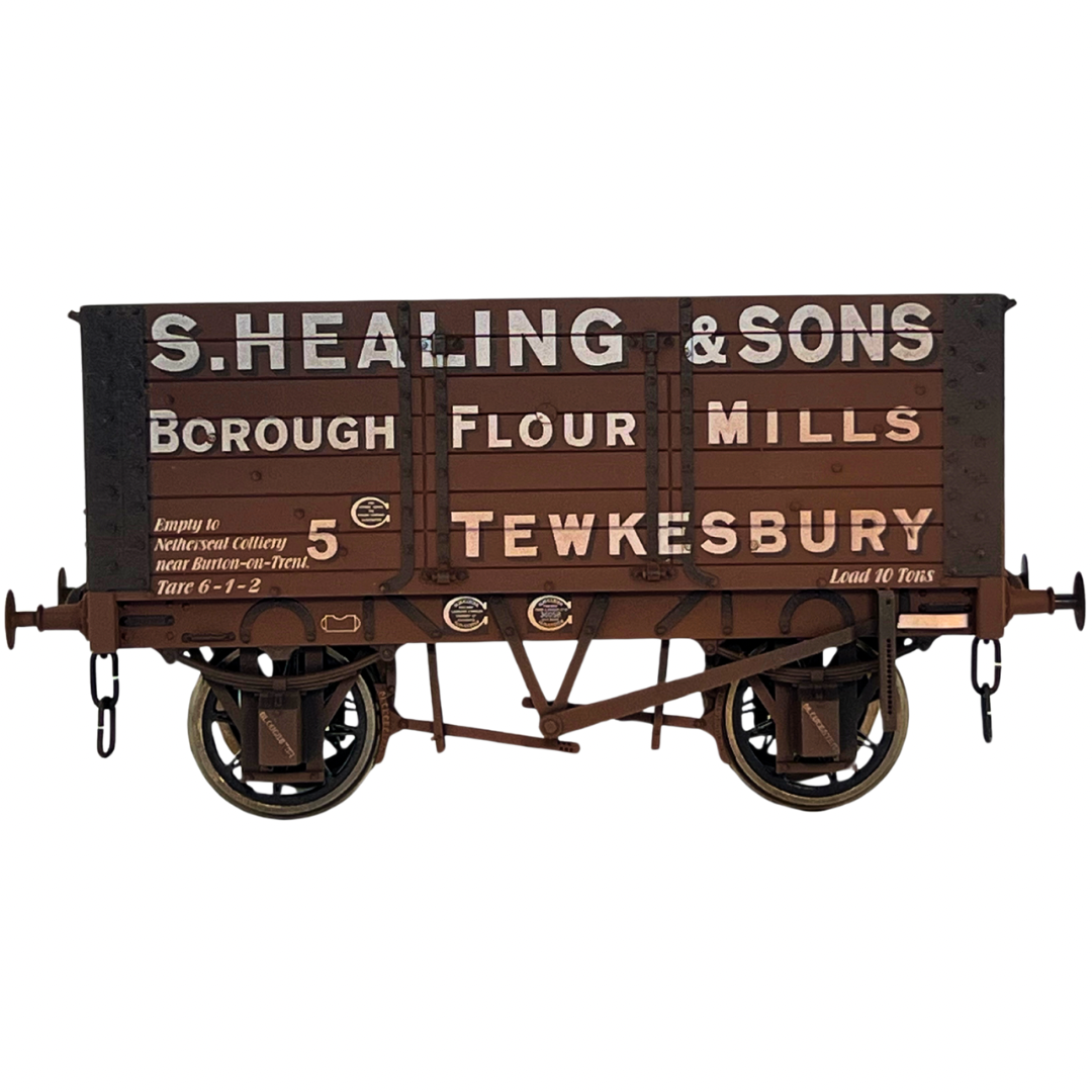 7F-072-007W O Gauge 7 Plank 9' W/B 2 Door S Healing No. 5 Weathered