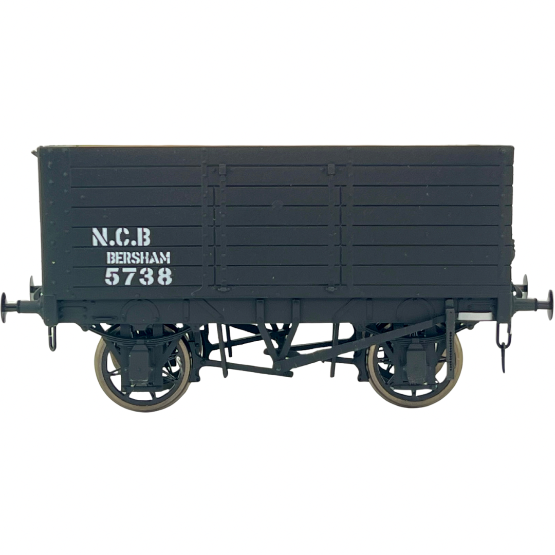 7F-073-017 O Gauge 7 Plank 9' W/B Three Door Bersham 5738