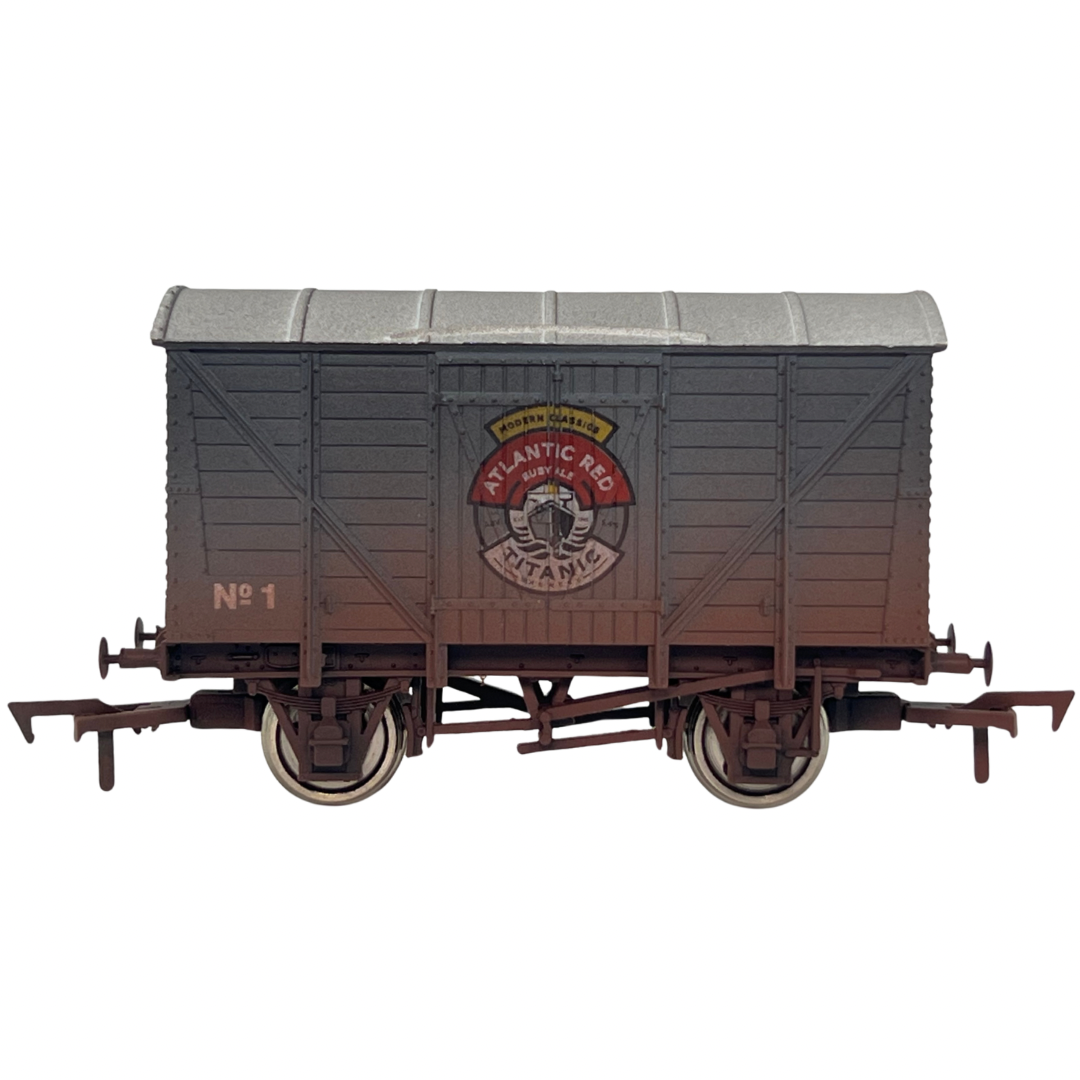 4F-012-076 OO Gauge Van Titanic Brewery Atlantic Red Weathered